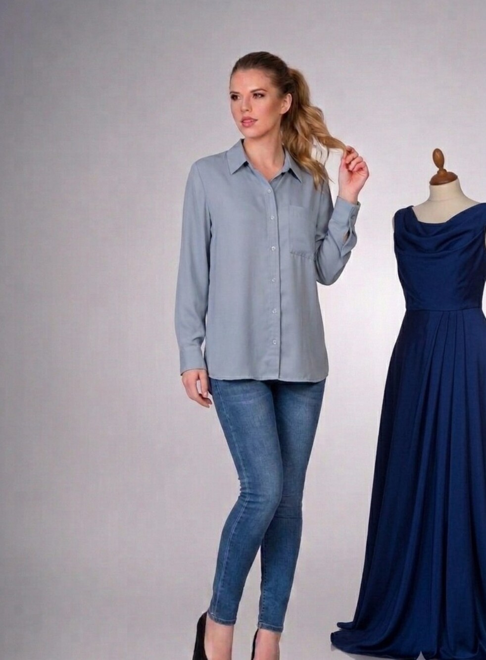 Contemporaine Par Simons Light Blue Long Sleeve Button Down Blouse Top